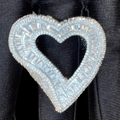 Open Heart Iced Out Ring - Cartice™LuxuryJewelryGoldSilverWatchBraceletNecklaceChainIced-outCubanMoissaniteTarnish-freeStainlessDurablePremiumShinePlatedStatementDiamondAffordable
