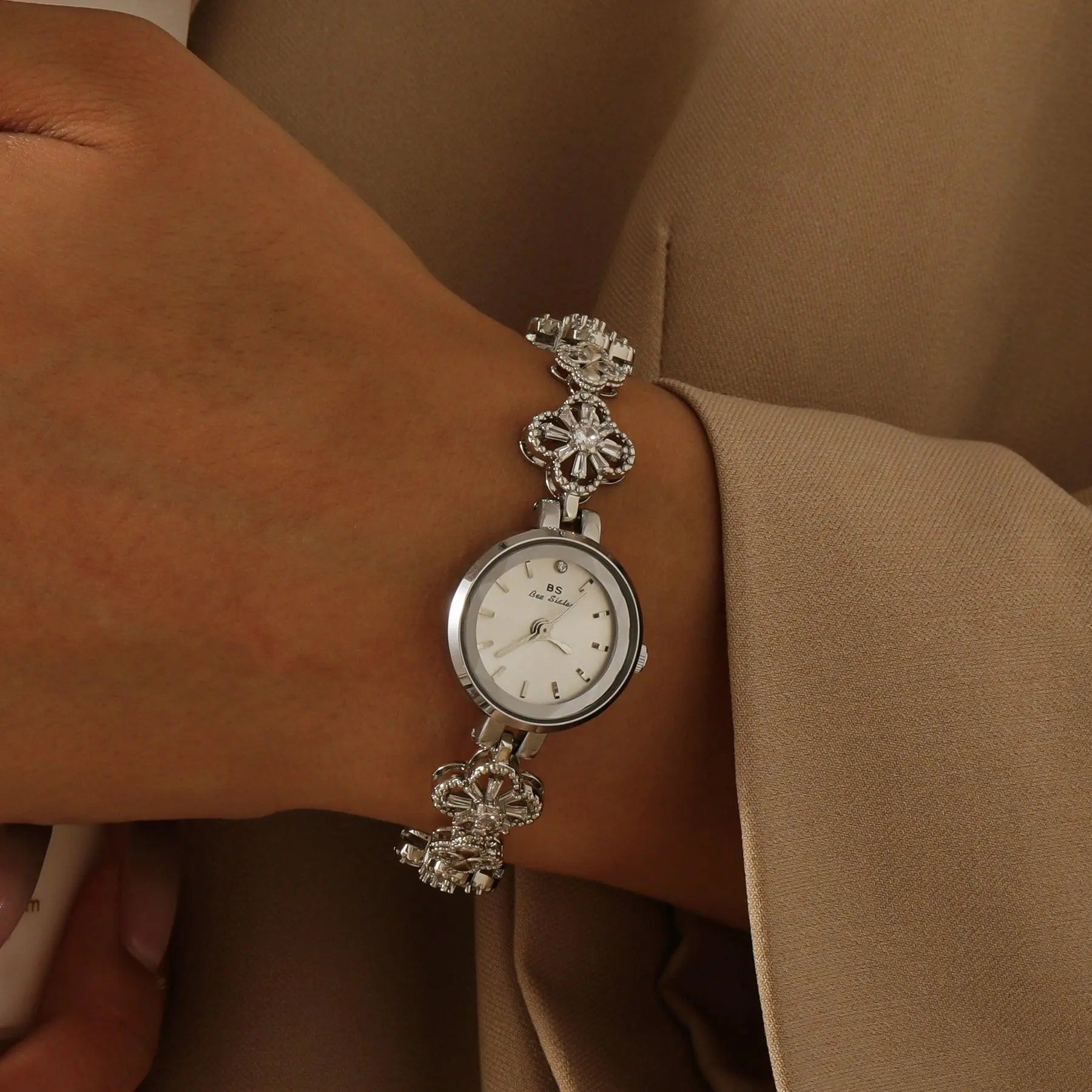 Clovana - Cartice™LuxuryJewelryGoldSilverWatchBraceletNecklaceChainIced-outCubanMoissaniteTarnish-freeStainlessDurablePremiumShinePlatedStatementDiamondAffordable